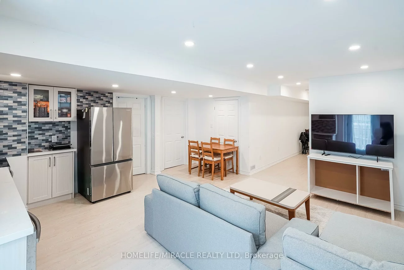 19, Wardlaw, Vellore Village, Vaughan