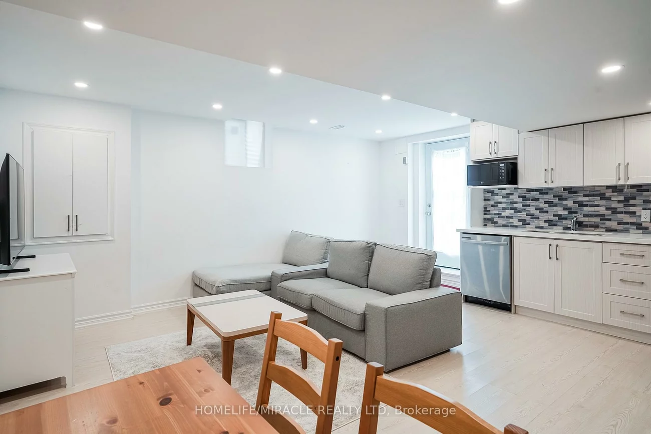 19, Wardlaw, Vellore Village, Vaughan