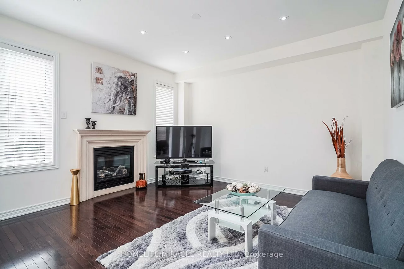 19, Wardlaw, Vellore Village, Vaughan