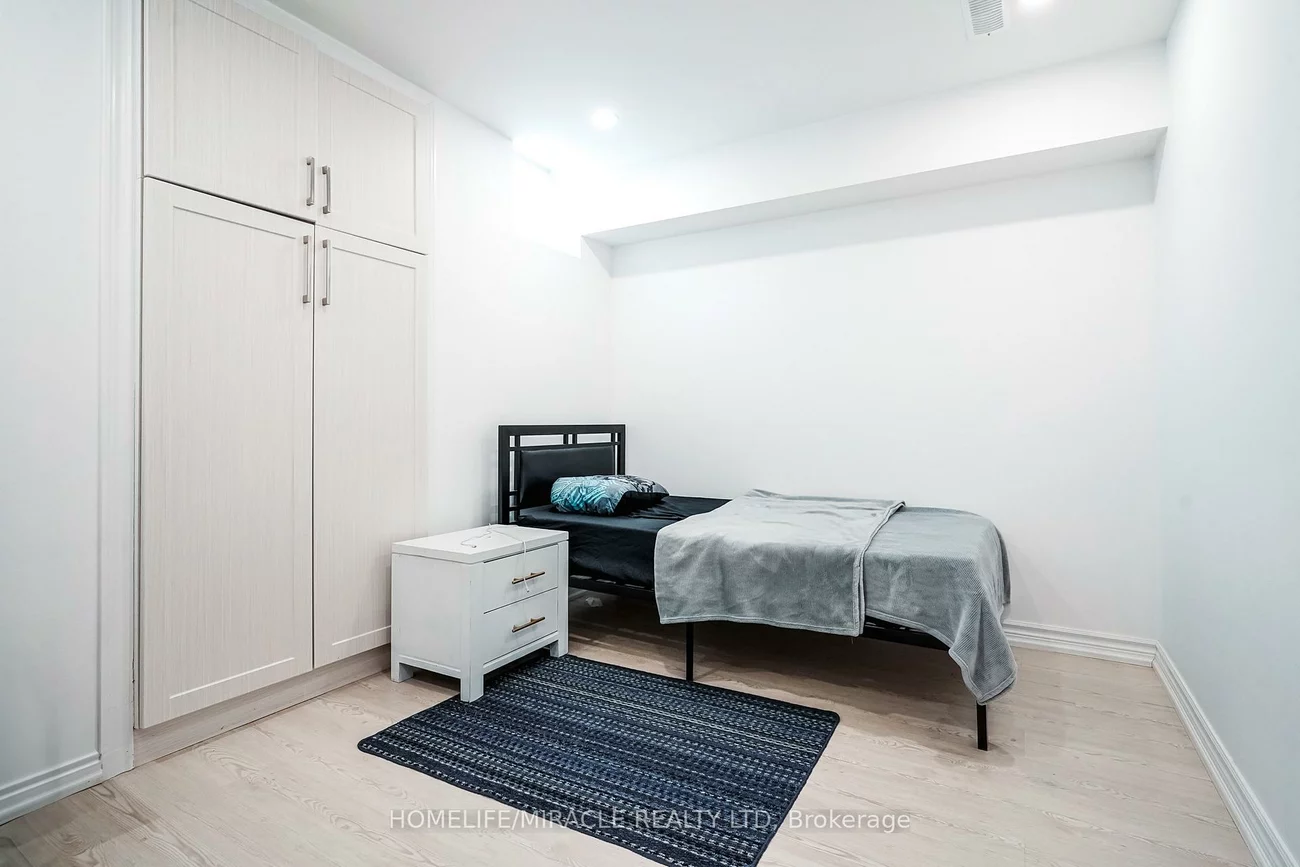 19, Wardlaw, Vellore Village, Vaughan