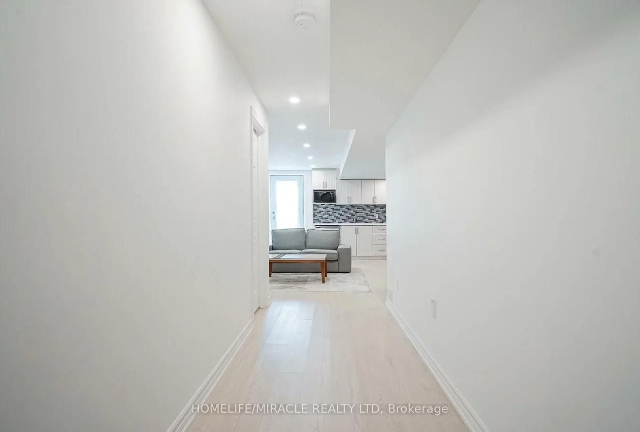 19, Wardlaw, Vellore Village, Vaughan