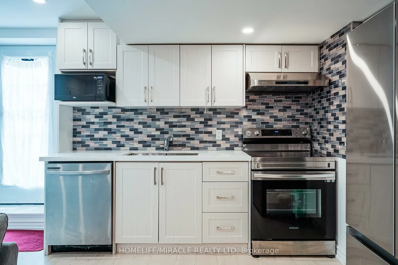 19, Wardlaw, Vellore Village, Vaughan