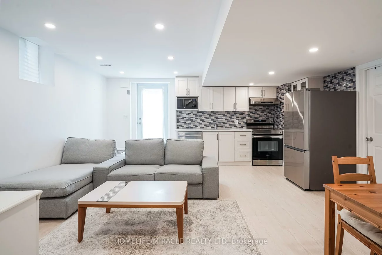 19, Wardlaw, Vellore Village, Vaughan