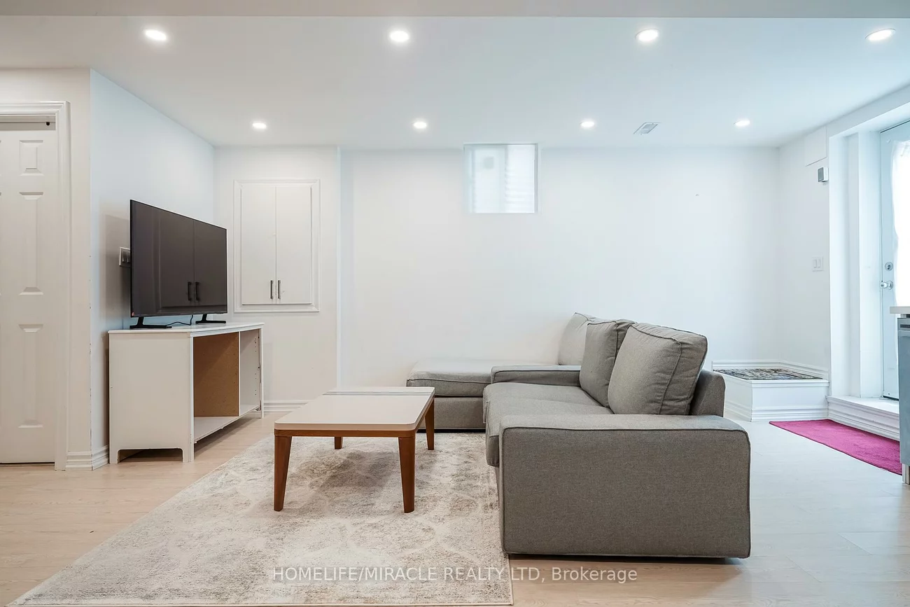 19, Wardlaw, Vellore Village, Vaughan