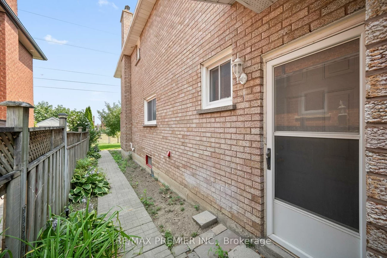 258, Mapes, West Woodbridge, Vaughan