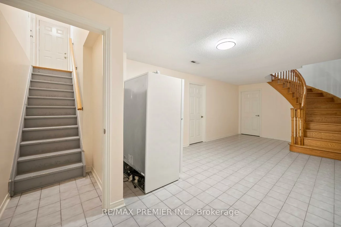 258, Mapes, West Woodbridge, Vaughan