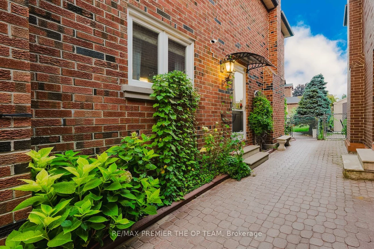 11, Imperial, East Woodbridge, Vaughan