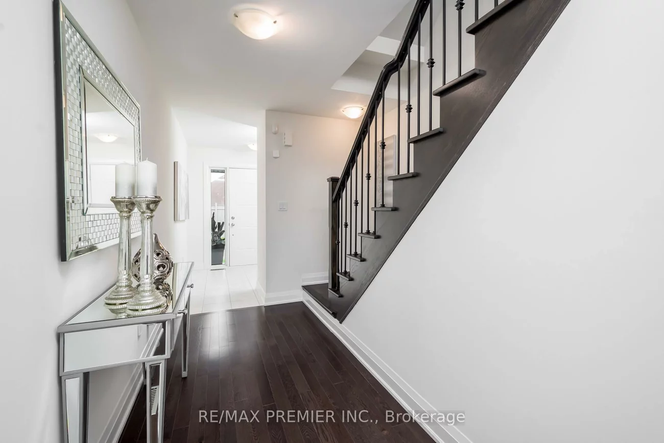 89, Gridiron, Vellore Village, Vaughan