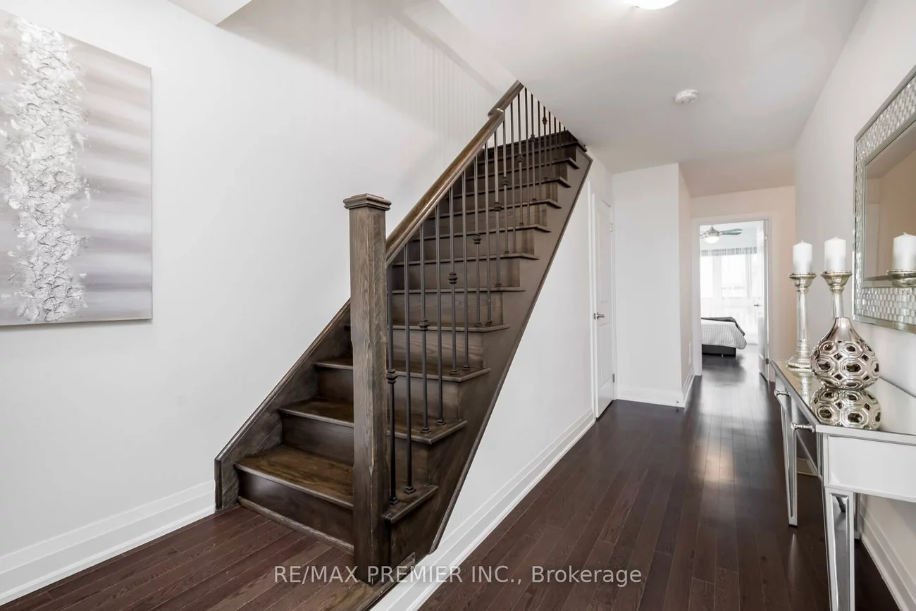 89, Gridiron, Vellore Village, Vaughan