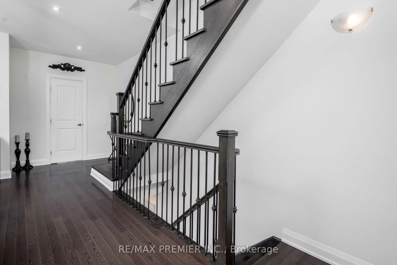 89, Gridiron, Vellore Village, Vaughan