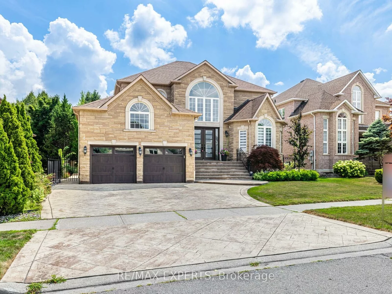 215, Thomson Creek, Islington Woods, Vaughan