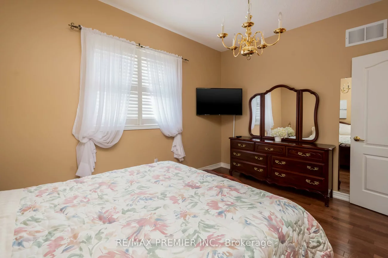36, Toulon, Vellore Village, Vaughan