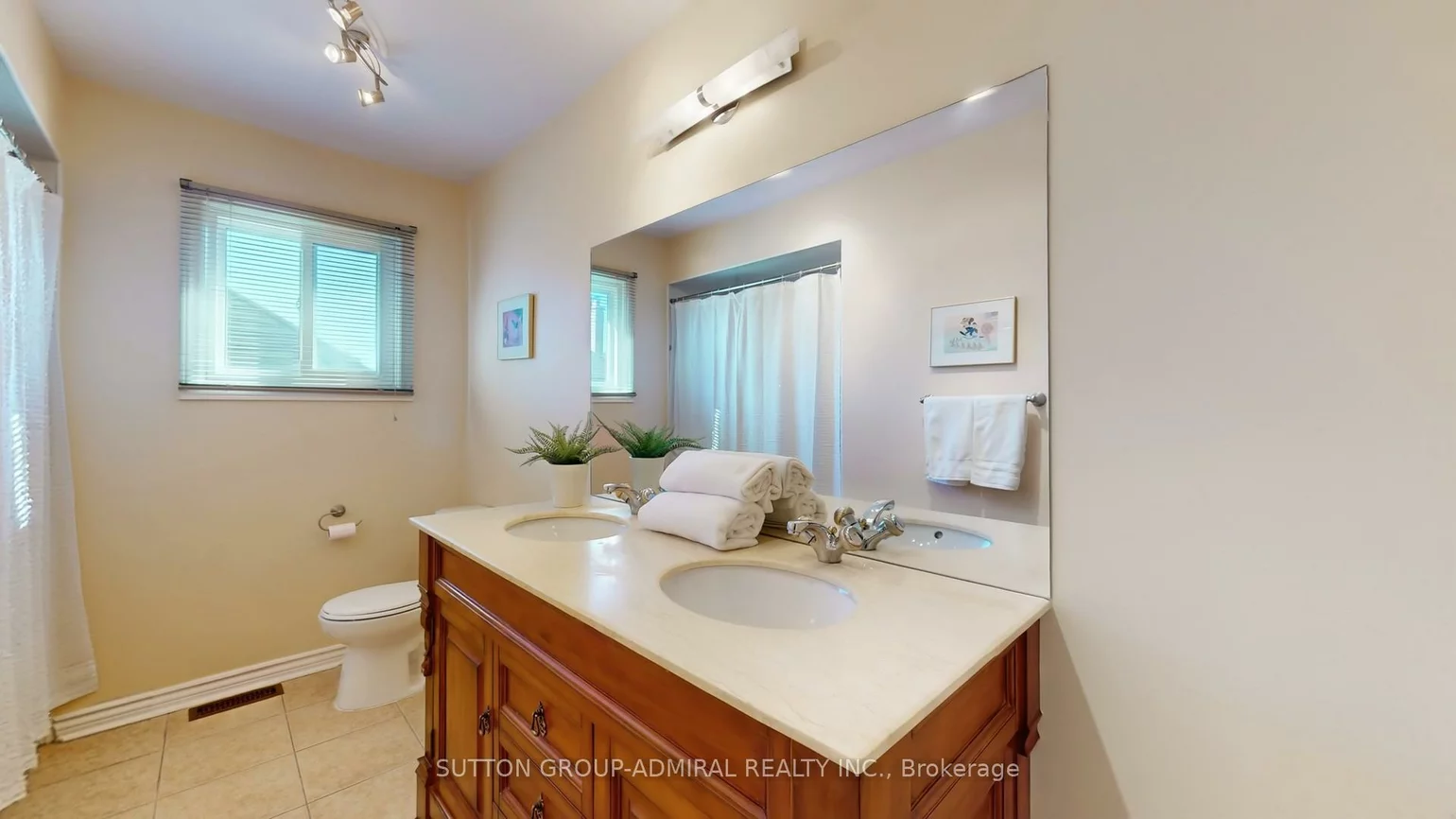 25, Flamingo, Uplands, Vaughan