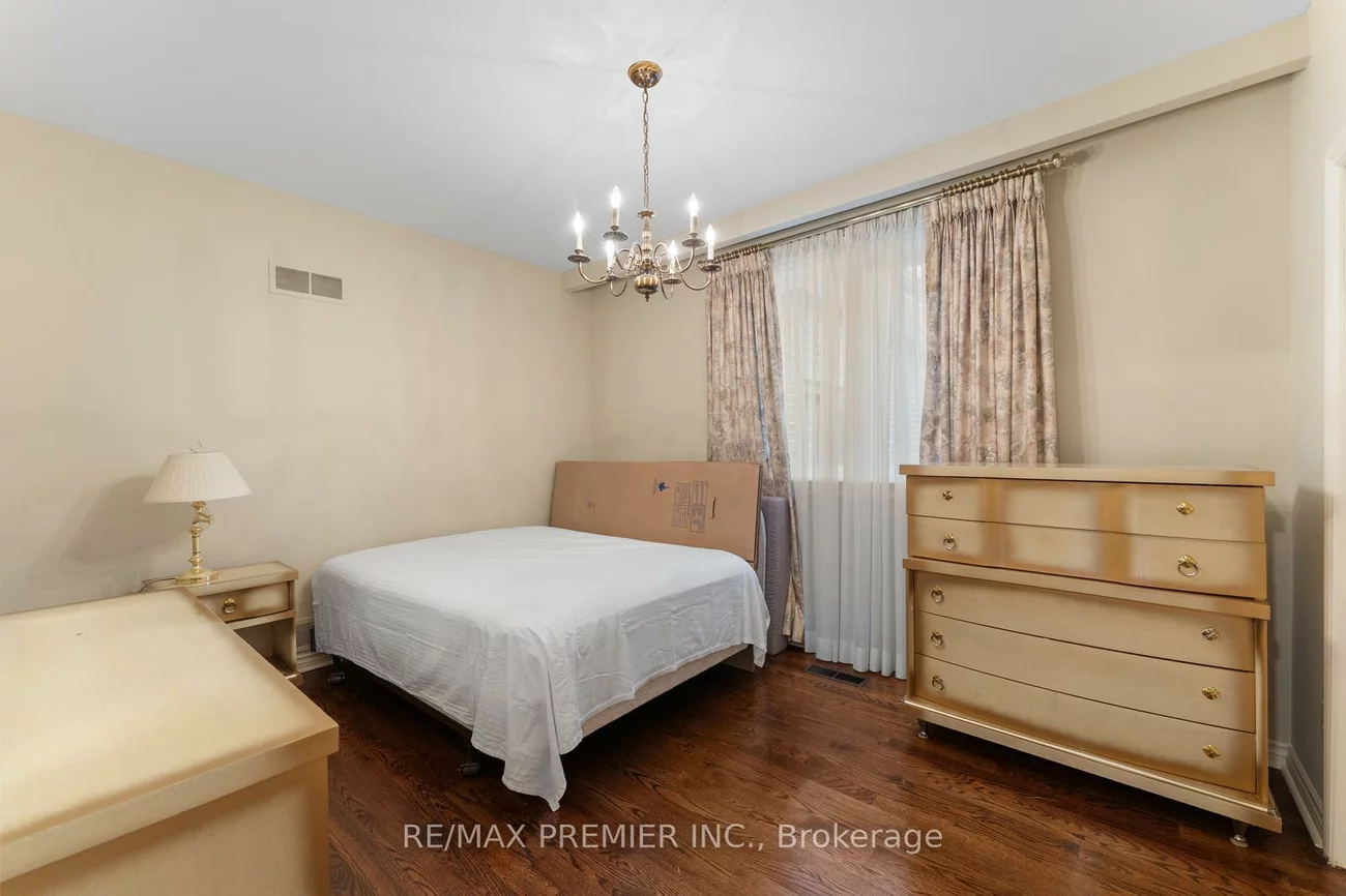 261, Sylvadene, East Woodbridge, Vaughan