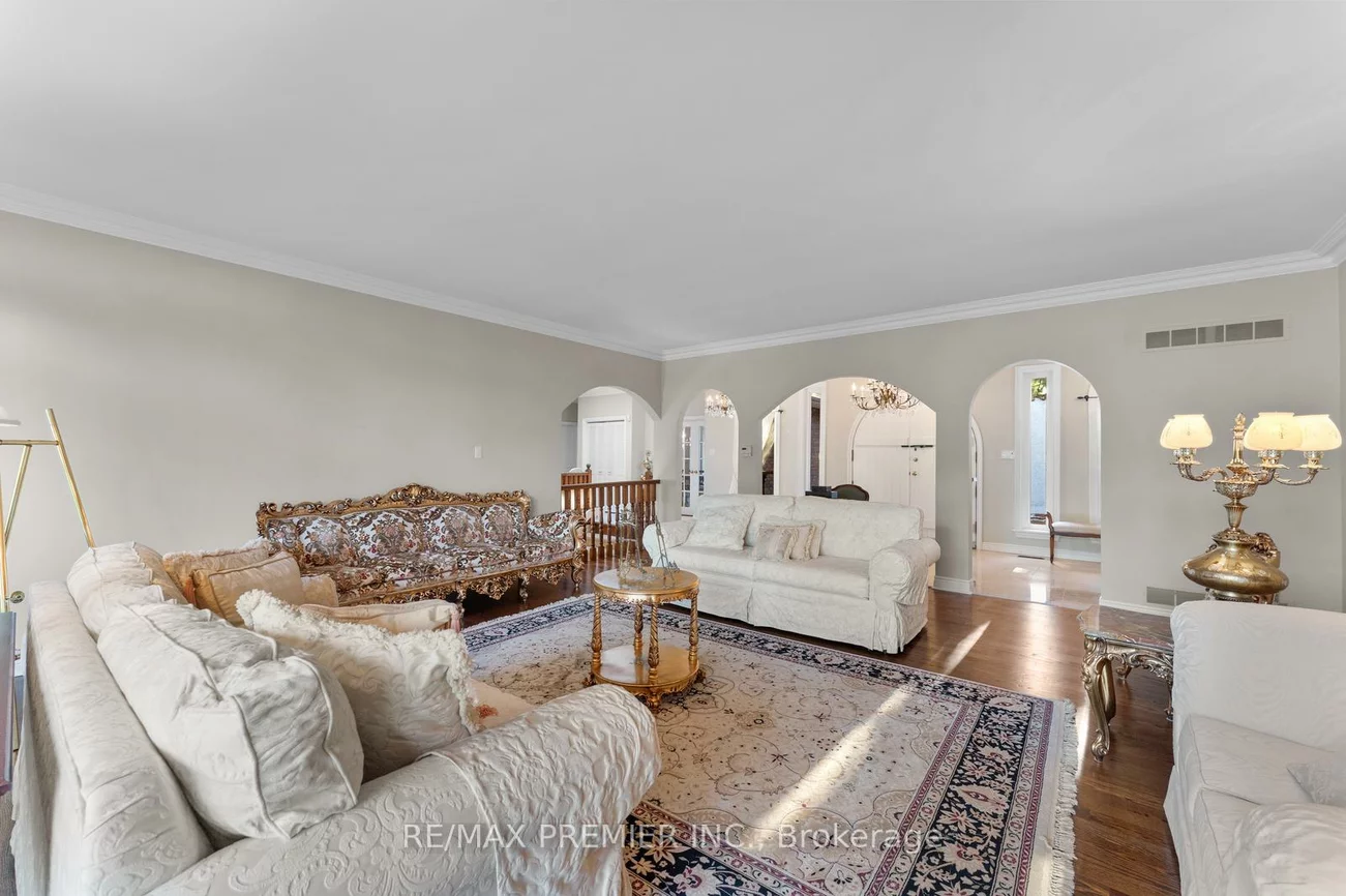 261, Sylvadene, East Woodbridge, Vaughan