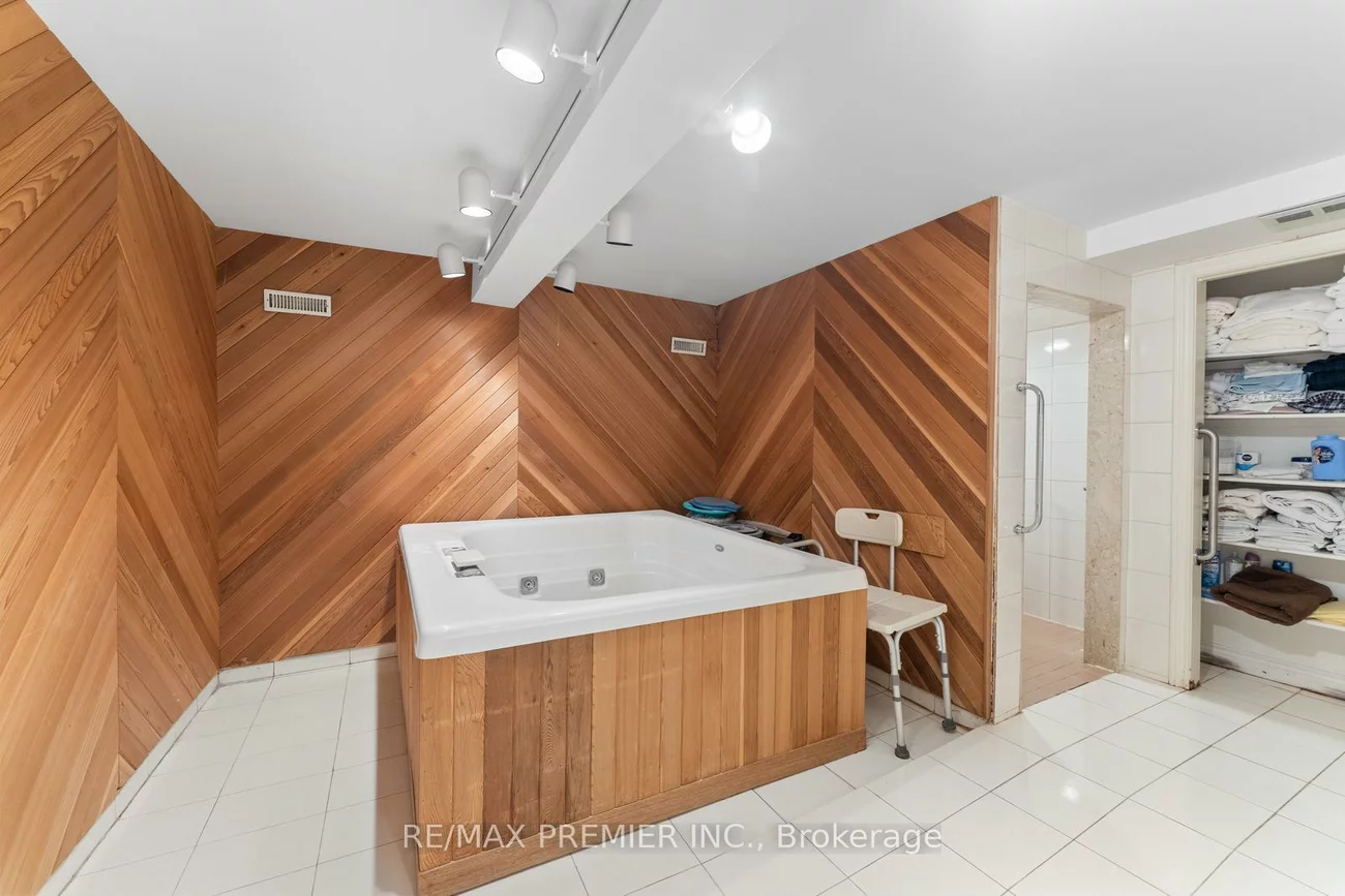 261, Sylvadene, East Woodbridge, Vaughan