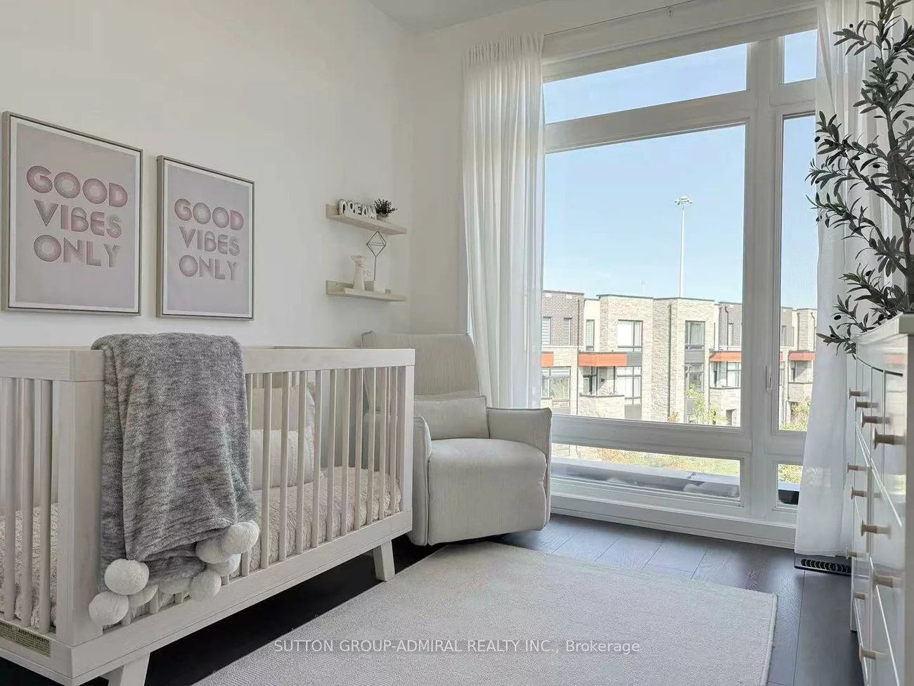 18, Pageant, Vellore Village, Vaughan