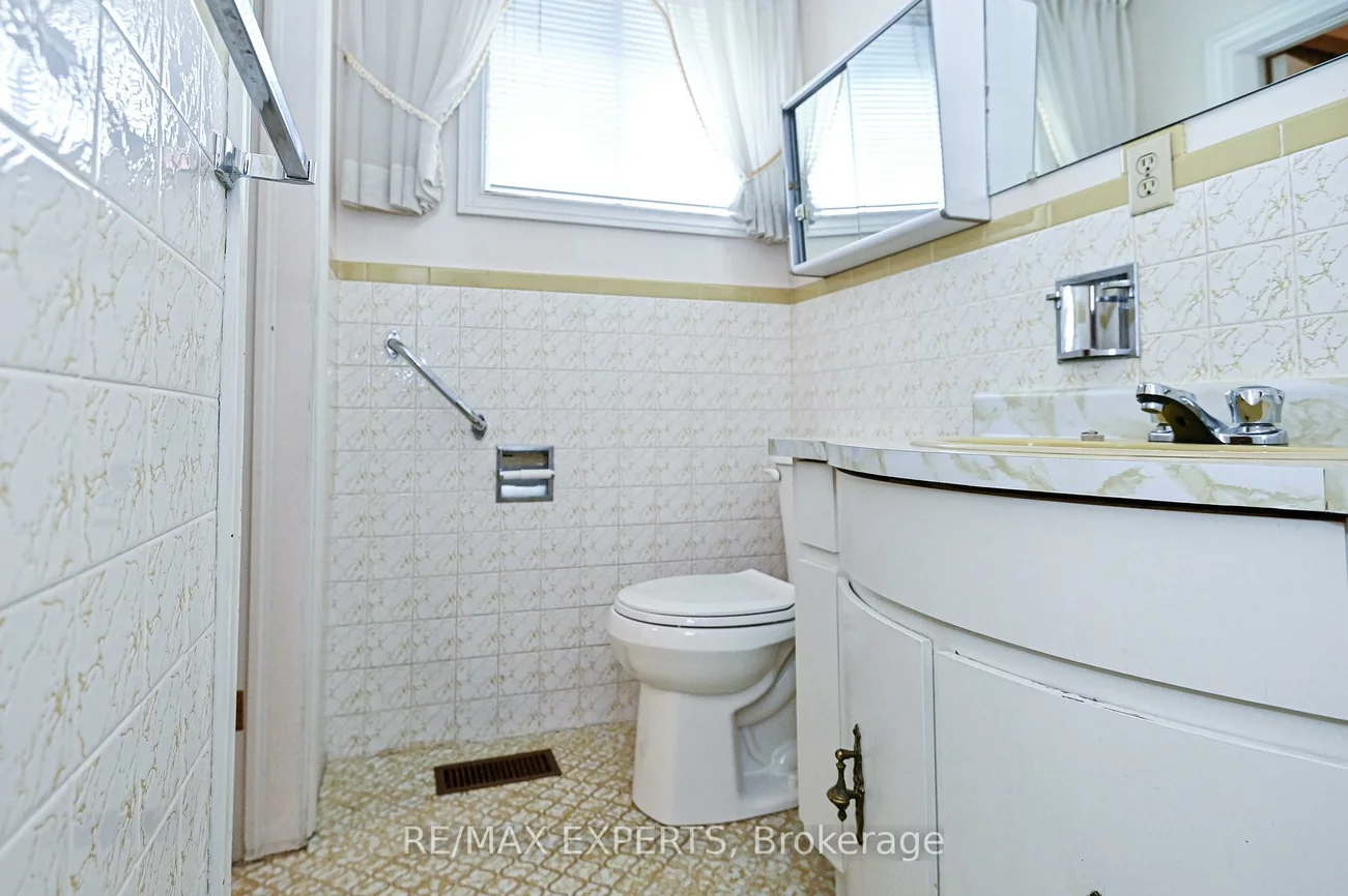 2355, Major Mackenzie, Maple, Vaughan