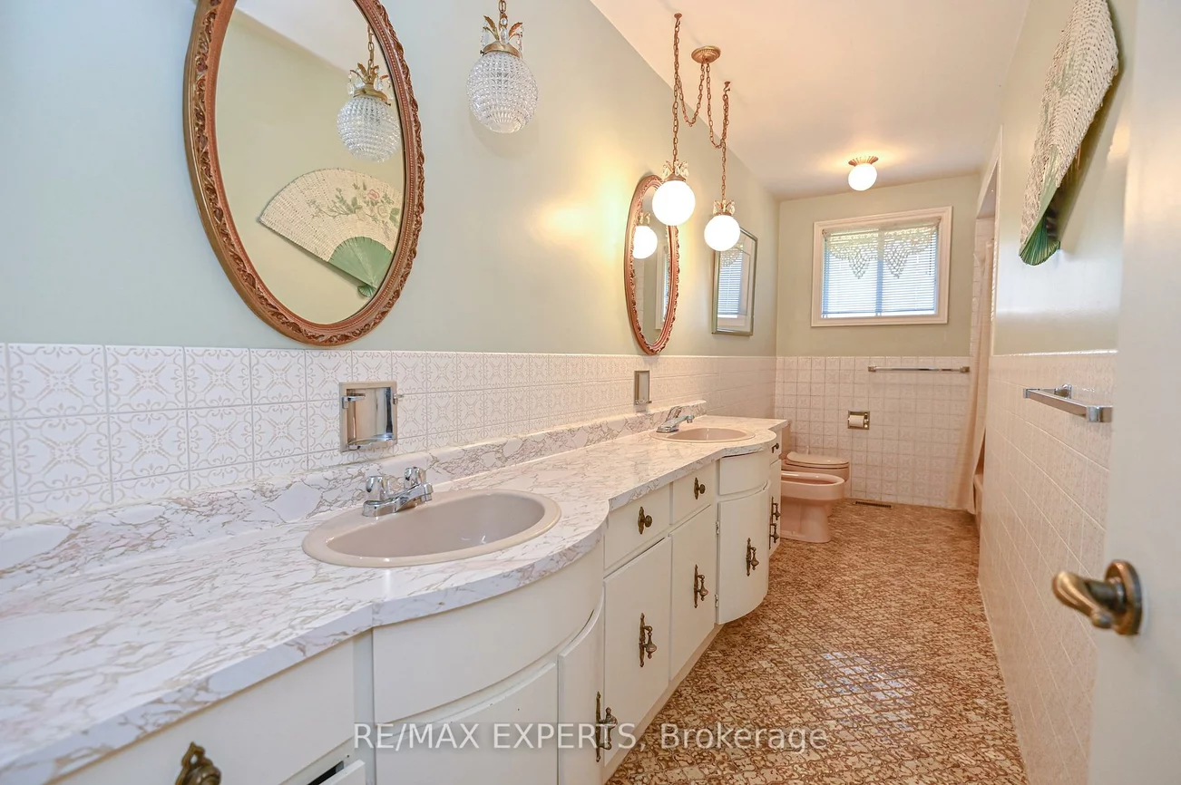 2355, Major Mackenzie, Maple, Vaughan