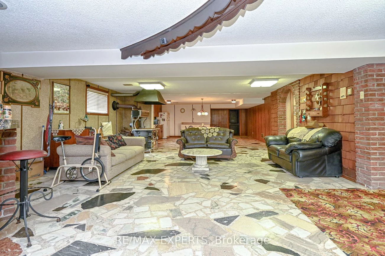 2355, Major Mackenzie, Maple, Vaughan