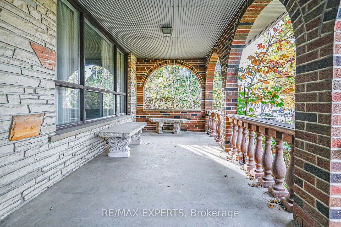 2355, Major Mackenzie, Maple, Vaughan