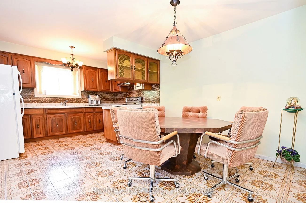 2355, Major Mackenzie, Maple, Vaughan