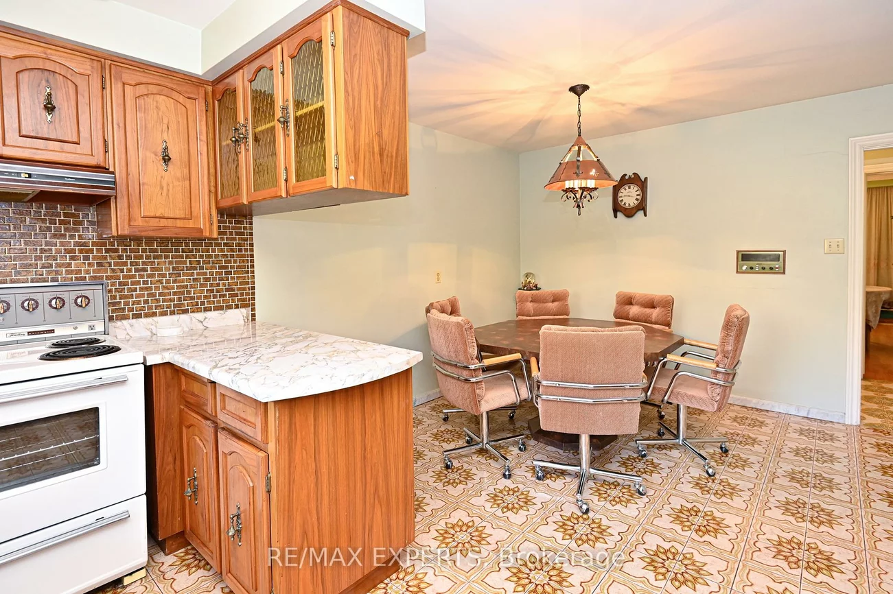 2355, Major Mackenzie, Maple, Vaughan