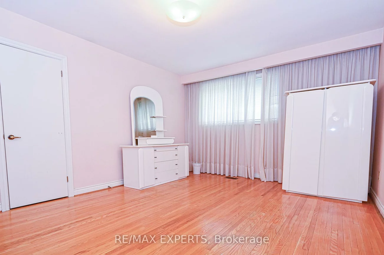 2355, Major Mackenzie, Maple, Vaughan