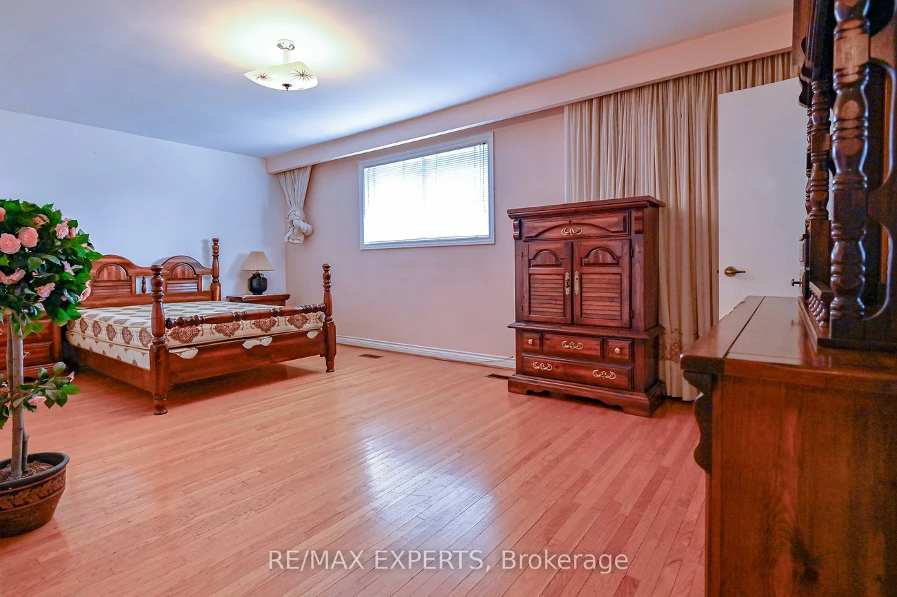 2355, Major Mackenzie, Maple, Vaughan