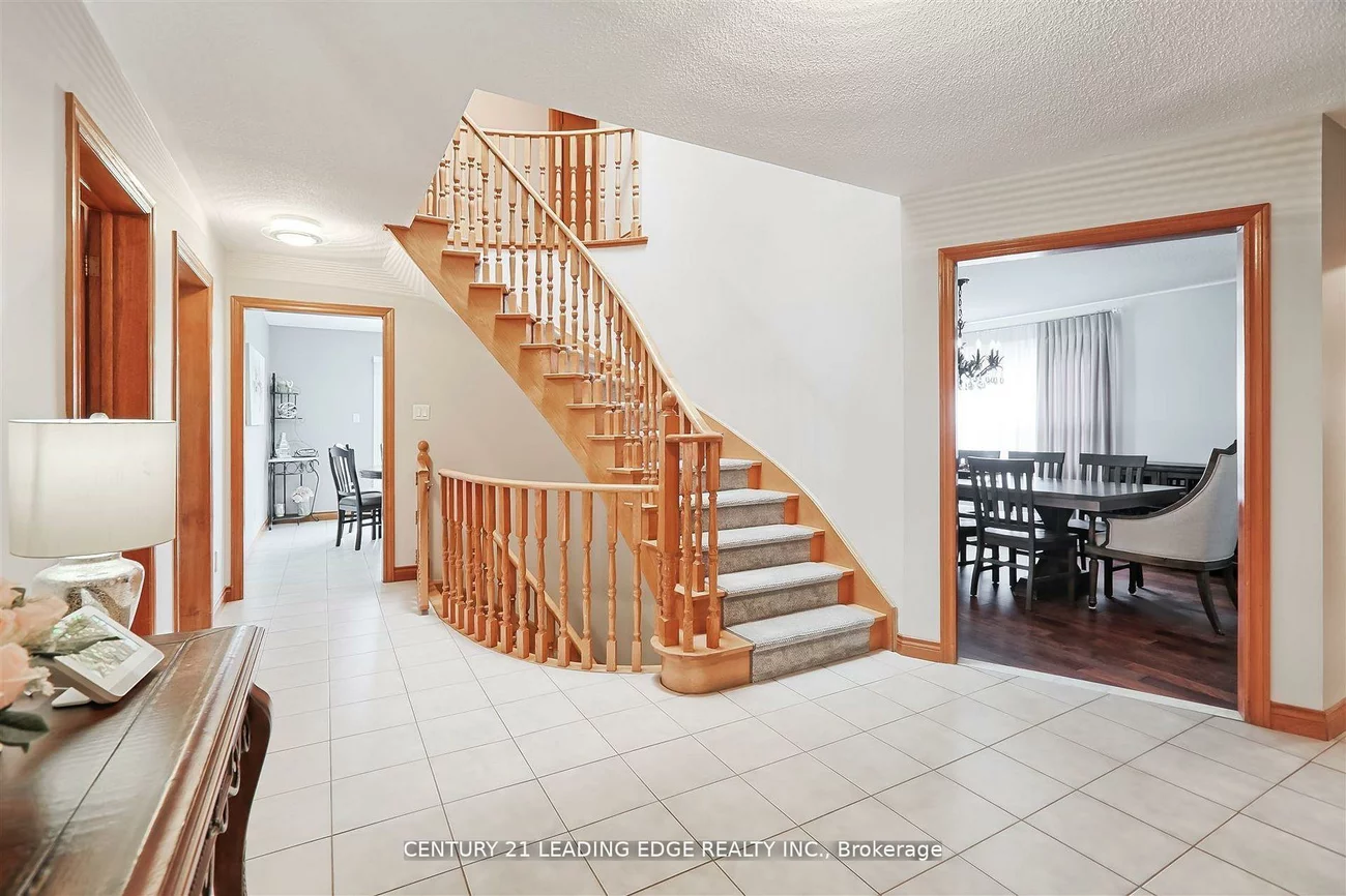 312, Valeria, East Woodbridge, Vaughan