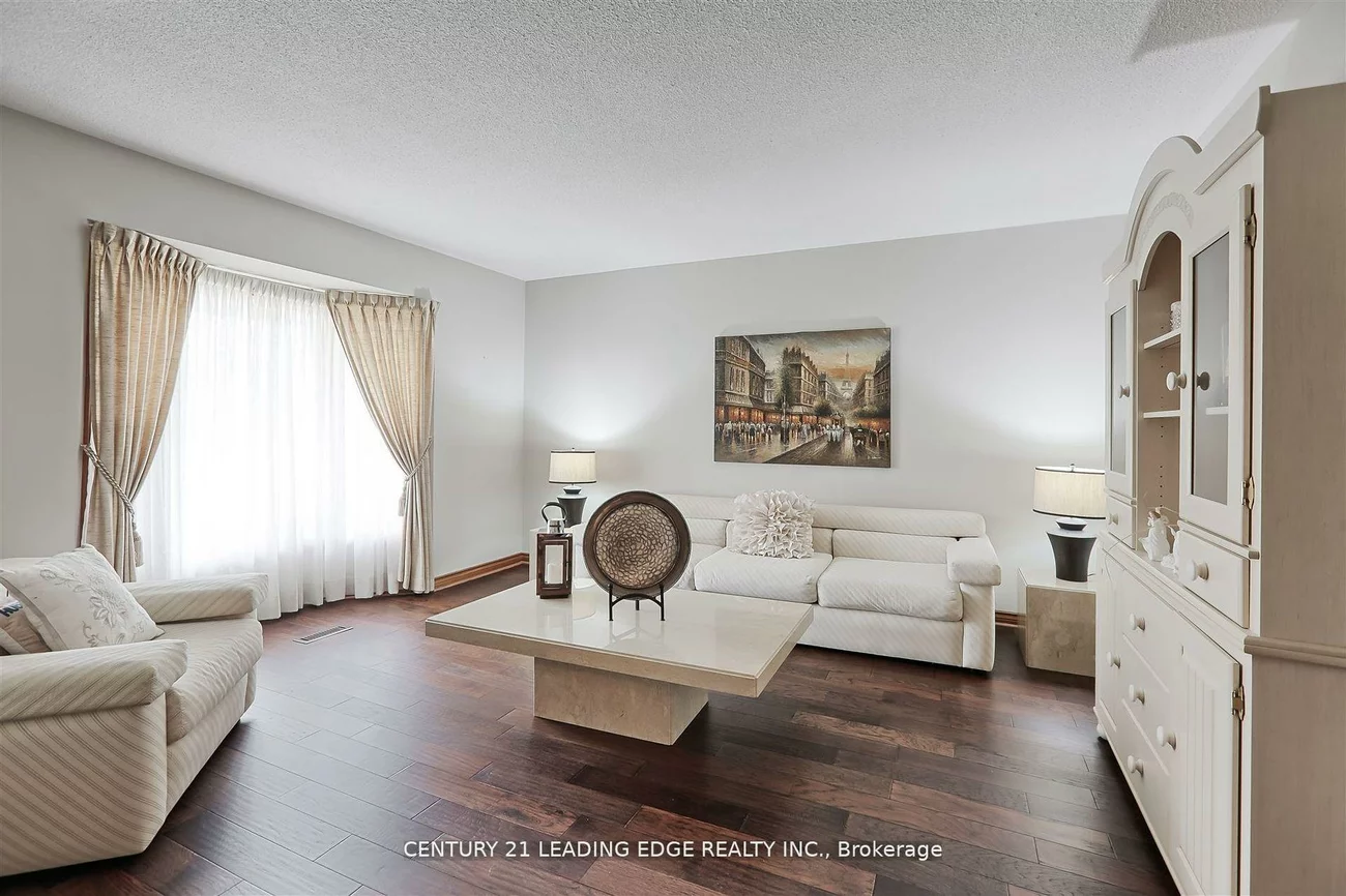 312, Valeria, East Woodbridge, Vaughan