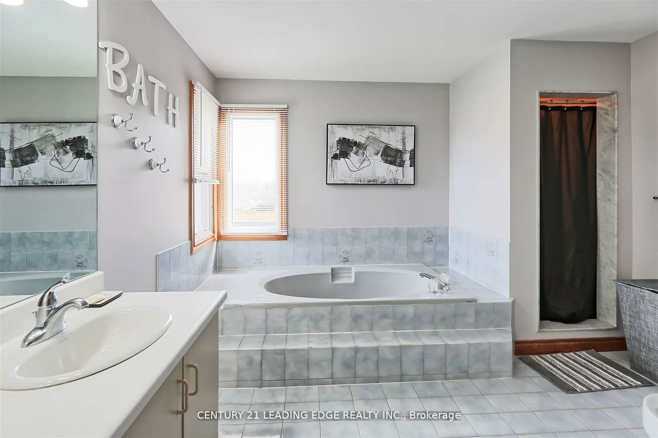 312, Valeria, East Woodbridge, Vaughan