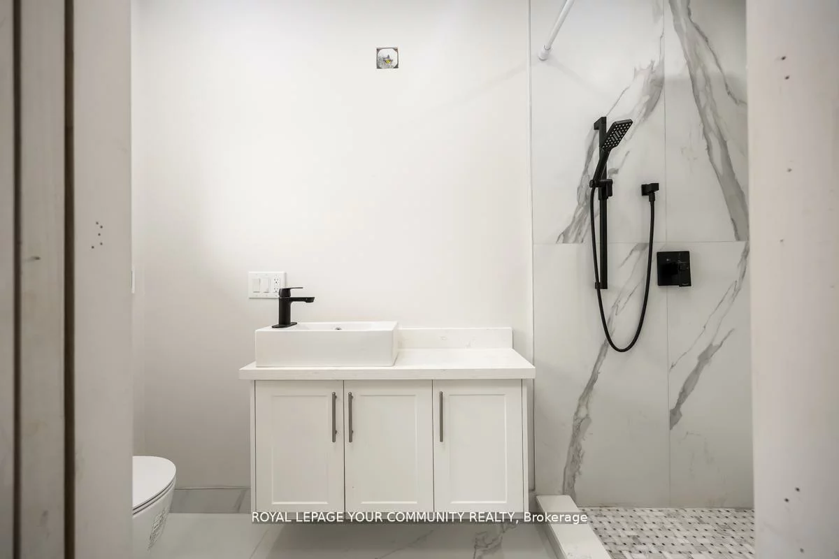 117, Hayhoe, East Woodbridge, Vaughan