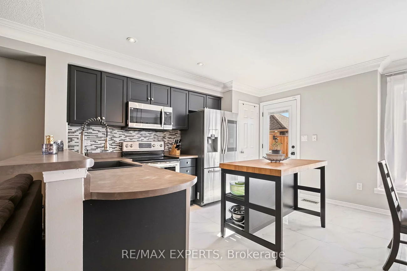 105, America, Maple, Vaughan