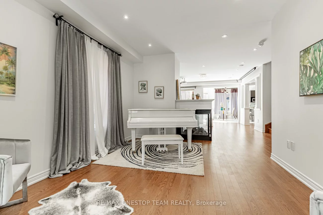 16, Nocturne, Kleinburg, Vaughan