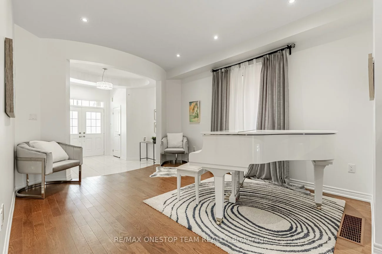 16, Nocturne, Kleinburg, Vaughan