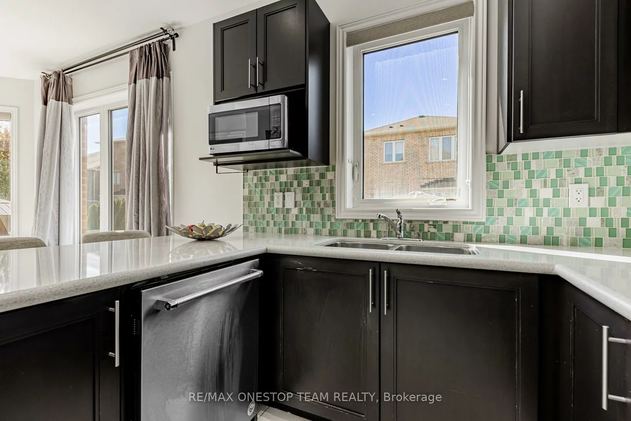 16, Nocturne, Kleinburg, Vaughan