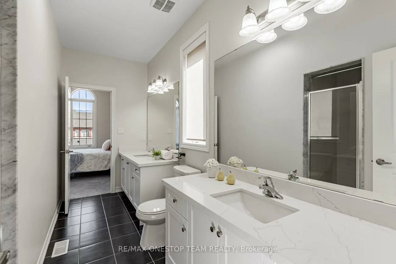 16, Nocturne, Kleinburg, Vaughan