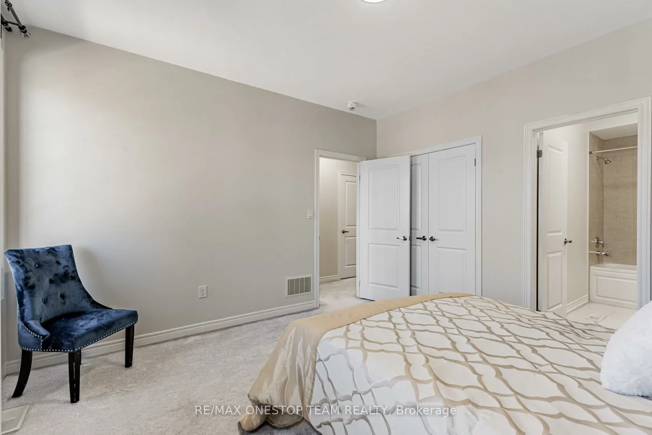 16, Nocturne, Kleinburg, Vaughan