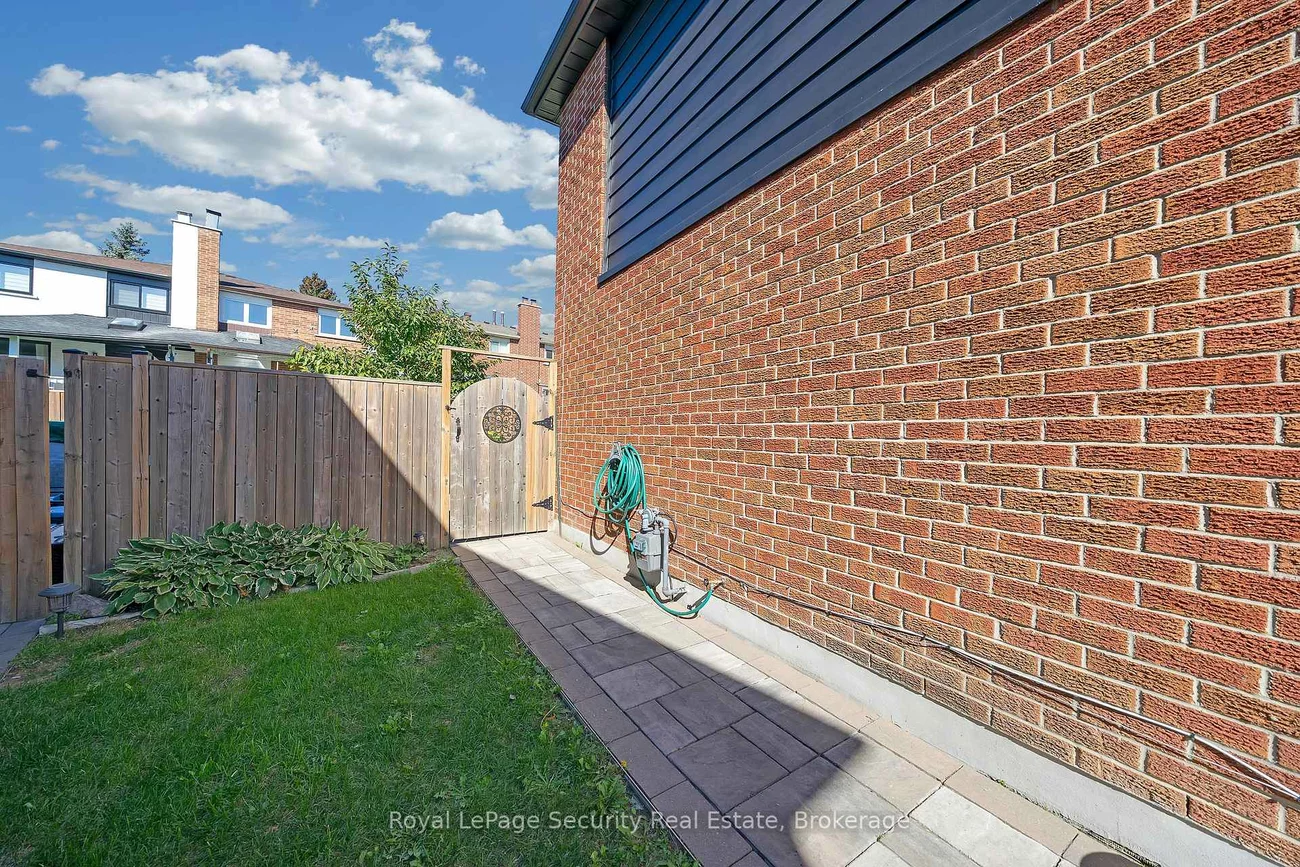 74, Andrea, East Woodbridge, Vaughan