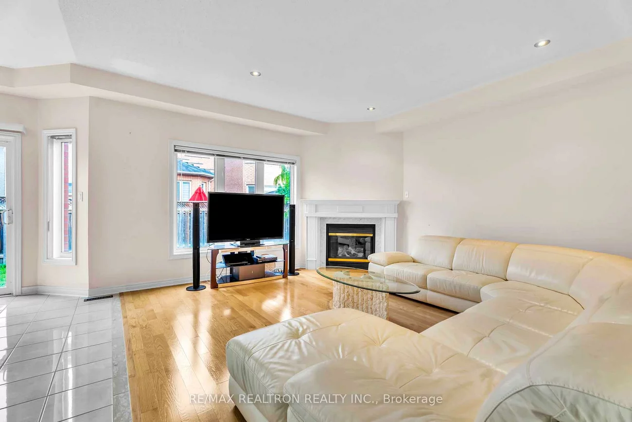 50, Saint Victor, Vellore Village, Vaughan