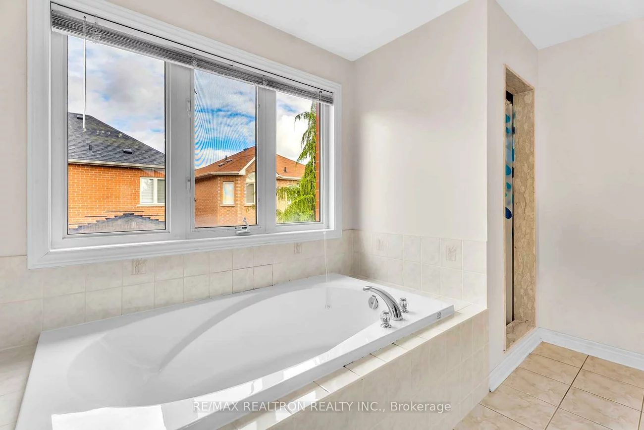 50, Saint Victor, Vellore Village, Vaughan