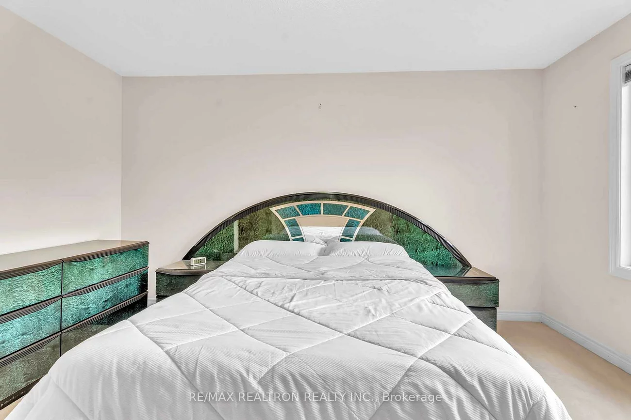 50, Saint Victor, Vellore Village, Vaughan