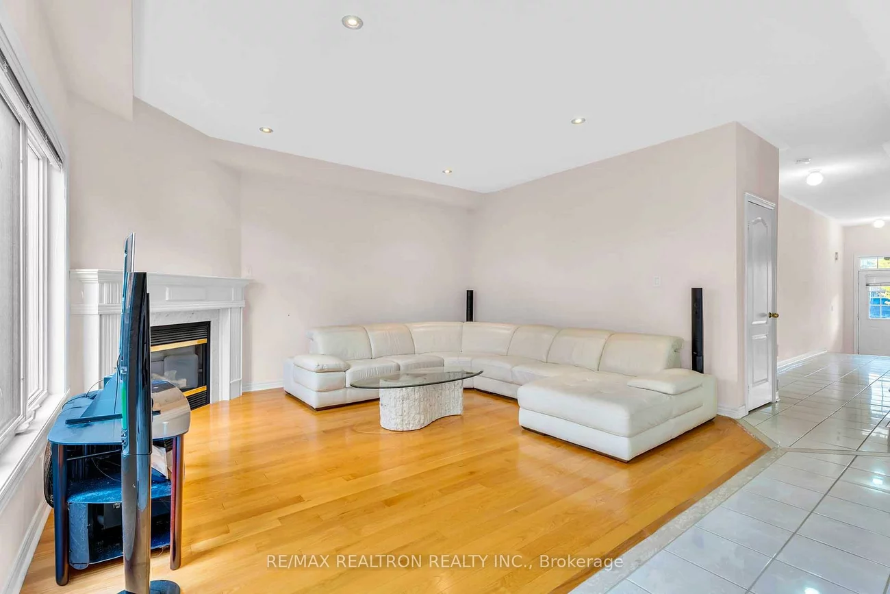 50, Saint Victor, Vellore Village, Vaughan