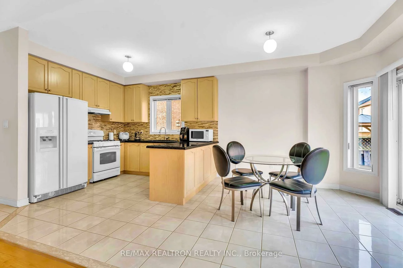 50, Saint Victor, Vellore Village, Vaughan