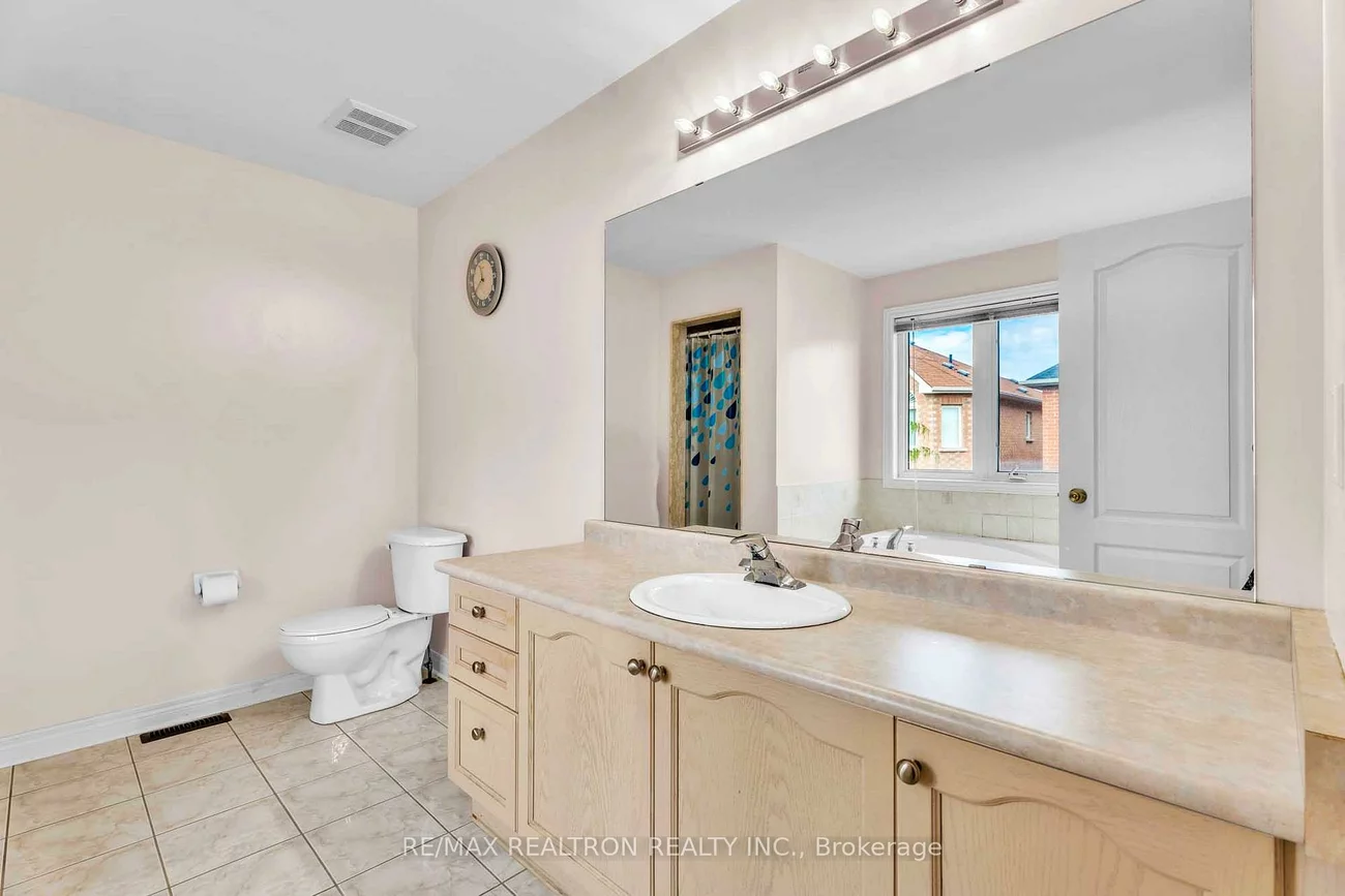 50, Saint Victor, Vellore Village, Vaughan