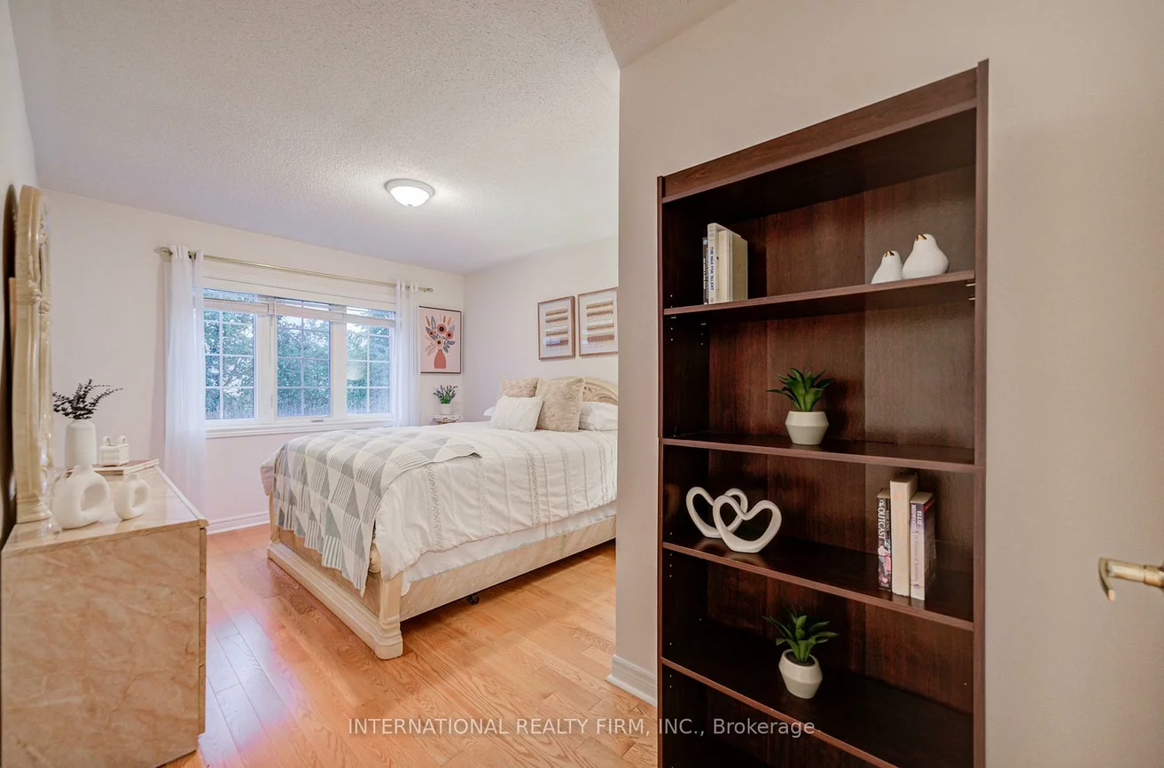 77, Saint James, Vellore Village, Vaughan