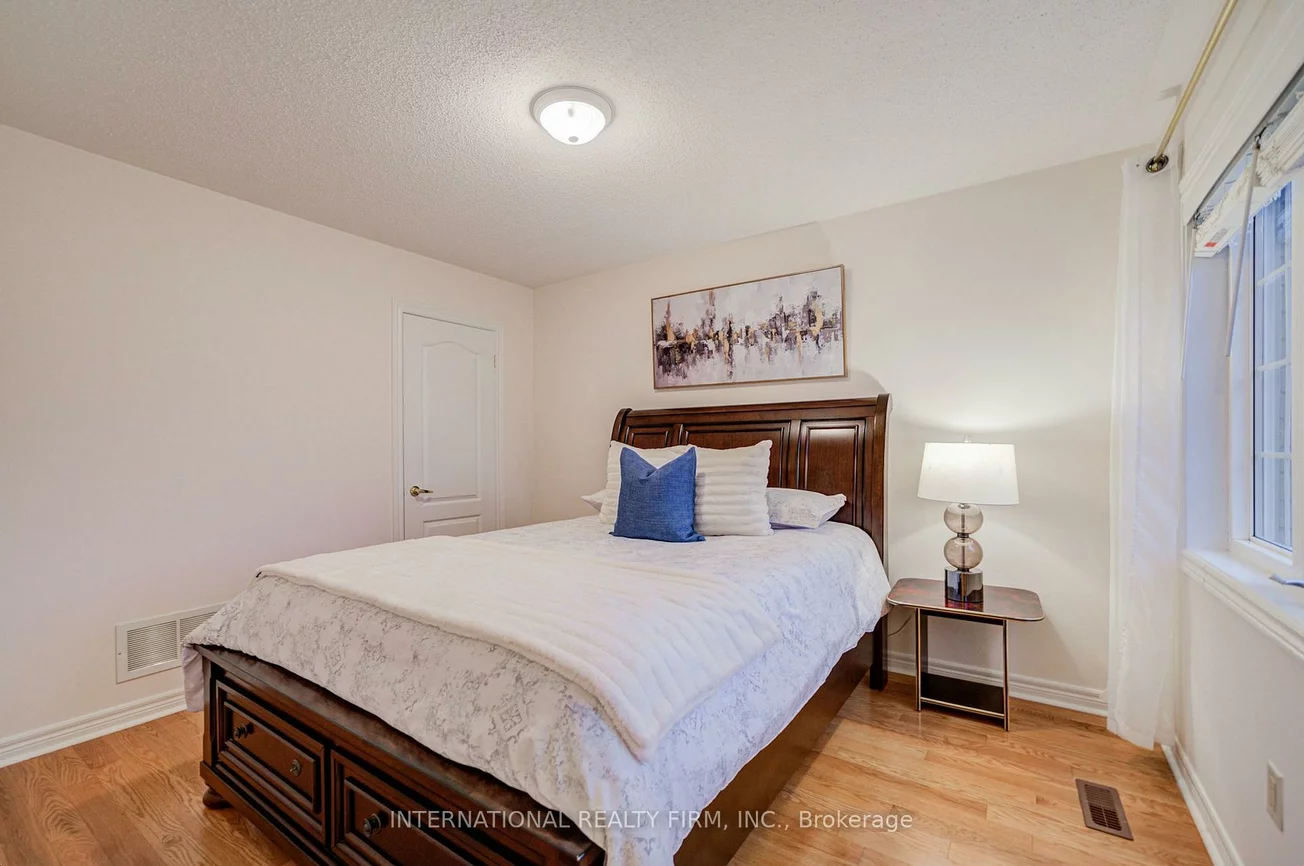 77, Saint James, Vellore Village, Vaughan