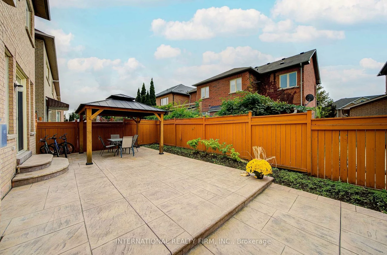 77, Saint James, Vellore Village, Vaughan