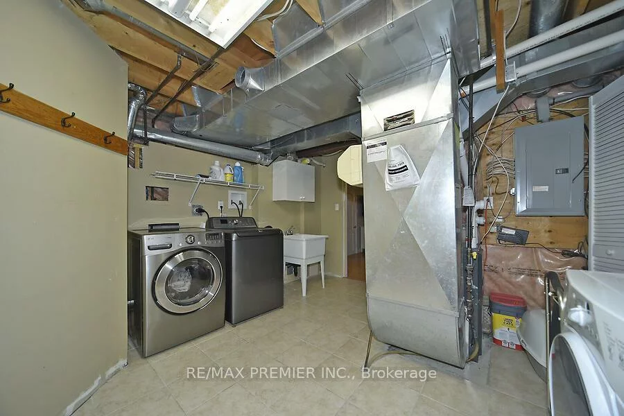 48, Pottery, East Woodbridge, Vaughan